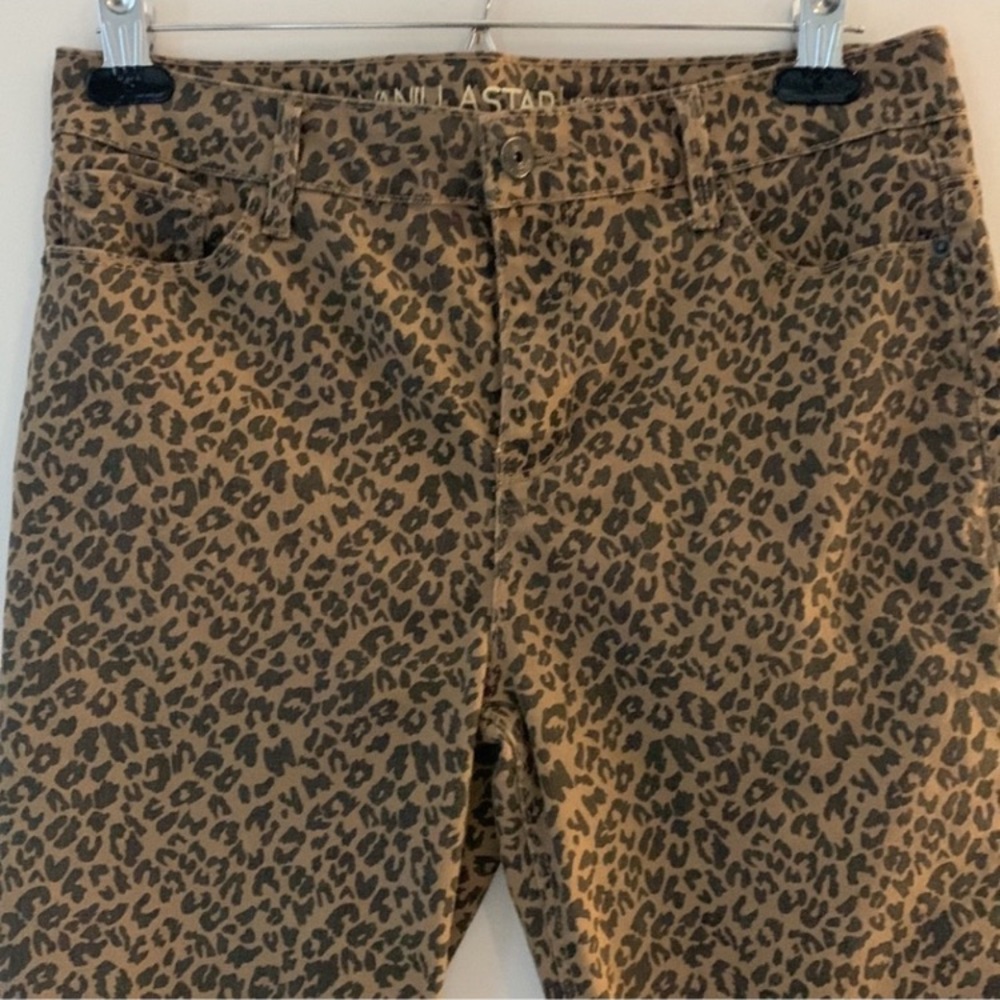 Vanilla Star brown cheetah print five pocket jeans- cotton blend. Size 11